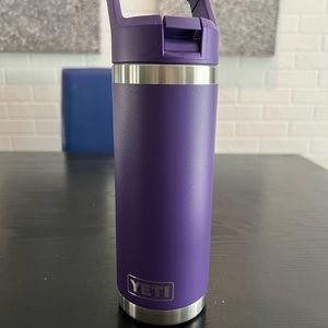 Yeti RAMBLER® 18 OZ WATER BOTTLE in Peak Purple Used
